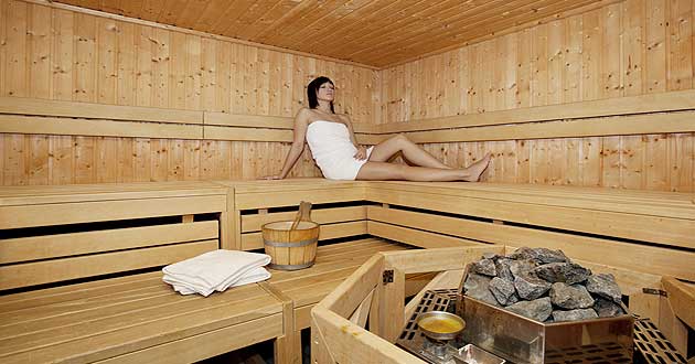 Sauna, Urlaub über Silvester am Fichtelberg. Silvester-Kurzurlaub im Luftkurort Oberwiesenthal im Erzgebirge, ca. 55 km südlich von Chemnitz.