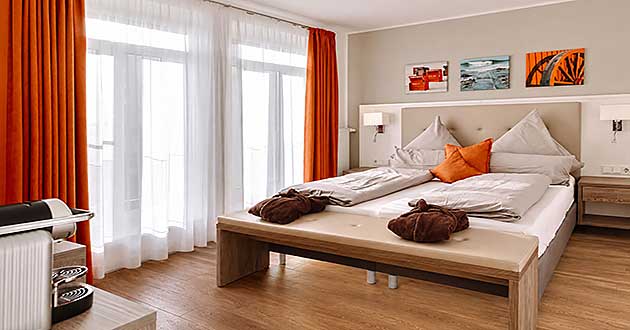 Doppelzimmer beim Urlaub �ber Silvester an der Nordsee. Silvesterurlaub in Norddeutschland auf der Ostfriesischen Nordseeinsel Borkum, nordwestlich von Emden.