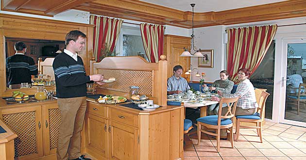 Frhstcksbuffet Urlaub ber Silvester im Sauerland. Silvesterangebot im Naturpark Kellerwald-Edersee, zwischen Korbach, Frankenberg, Allendorf, Winterberg, Willingen, Bad Arolsen, Bad Wildungen und Kassel.