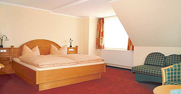 Urlaub ber Silvester im Sauerland. Silvesterangebot im Naturpark Kellerwald-Edersee, zwischen Korbach, Frankenberg, Allendorf, Winterberg, Willingen, Bad Arolsen, Bad Wildungen und Kassel.