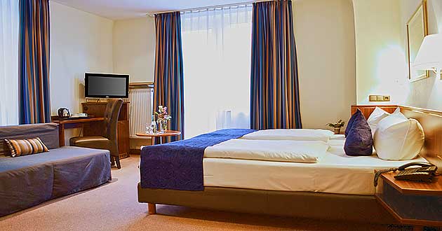 Silvester Hotel Garni Düsseldorf Rhein Altstadt Schiff