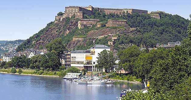 Urlaub ber Silvester im Rheintal. Silvesterurlaub in Koblenz am Rhein unterhalb der Festung Ehrenbreitstein.