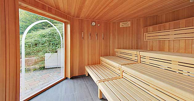 Sauna Urlaub ber Silvester Hotel im Rheingau Silvester-Kurzurlaub im Waldhotel zwischen Geisenheim am Rhein, Rdesheim, Schloss Johannisberg, Eberbach und Wiesbaden in Hessen.