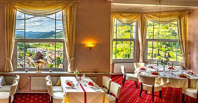 Urlaub ber Silvester im Schlosshotel im Schwarzwald, Silvesterurlaub zwischen Offenburg, Freudenstadt, Villingen-Schwenningen und Freiburg im Breisgau