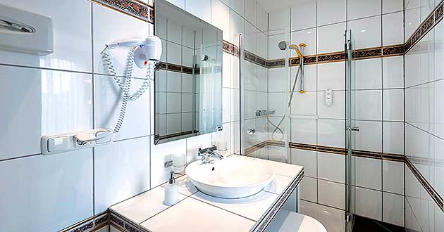 Badezimmer in der Kategorie Standard-Doppelzimmer beim Silvesterurlaub in Bad Langensalza in Th�ringen