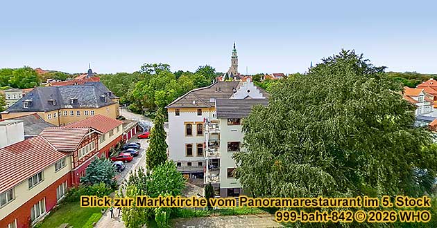 Blick vom Balkon am Panoramarestaurant im 5. Stock in Richtung ev. Marktkirche St. Bonifacii.