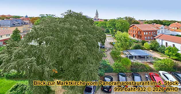 Blick vom Balkon am Panoramarestaurant im 5. Stock in Richtung  ev. Marktkirche St. Bonifacii.